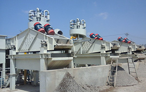 ?？?000噸石英砂現(xiàn)場