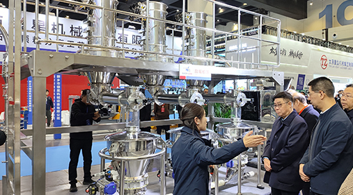 高服以“智能篩分系統(tǒng)+防爆解決方案”雙引擎驅(qū)動制造業(yè)升級，獲工信部領(lǐng)導(dǎo)現(xiàn)場點贊